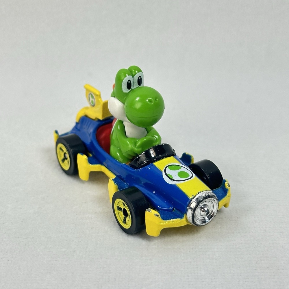 Nintendo Mario Kart YOSHI 2018 HOT WHEELS MACH 8 Kart Mattel GBG27 Diecast Car